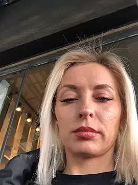 Snapshot of Diamond_Bunny_ chatting on February 7, 2025, 1:01 pm Diamond Bunny  online show from February 7, 2025, 1:01 pm