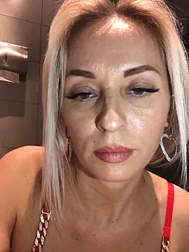 Snapshot of Diamond_Bunny_ chatting on February 11, 2025, 2:24 pm Diamond Bunny  online show from February 11, 2025, 2:24 pm