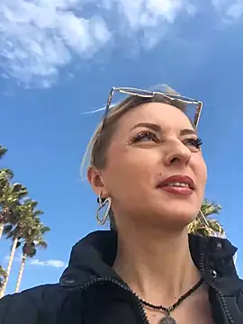 Snapshot of Diamond_Bunny_ chatting on February 12, 2025, 12:33 pm Diamond Bunny  online show from February 12, 2025, 12:33 pm