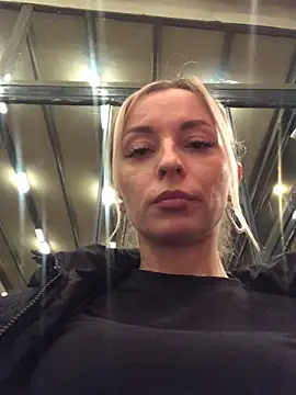 Snapshot of Diamond_Bunny_ chatting on February 17, 2025, 5:32 pm Diamond Bunny  online show from February 17, 2025, 5:32 pm