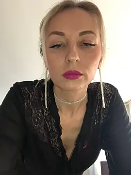 Snapshot of Diamond_Bunny_ chatting on February 21, 2025, 1:00 pm Diamond Bunny  online show from February 21, 2025, 1:00 pm