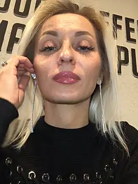 Snapshot of Diamond_Bunny_ chatting on February 25, 2025, 4:00 pm Diamond Bunny  online show from February 25, 2025, 4:00 pm