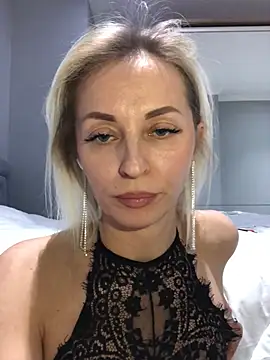 Snapshot of Diamond_Bunny_ chatting on February 25, 2025, 7:14 pm Diamond Bunny  online show from February 25, 2025, 7:14 pm