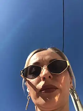 Snapshot of Diamond_Bunny_ chatting on March 7, 2025, 11:40 am Diamond Bunny  online show from March 7, 2025, 11:40 am