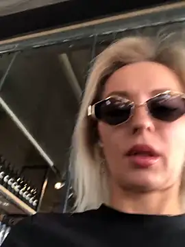 Snapshot of Diamond_Bunny_ chatting on March 18, 2025, 11:19 am Diamond Bunny  online show from March 18, 2025, 11:19 am