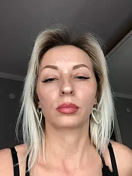 Snapshot of Diamond_Bunny_ chatting on March 18, 2025, 3:53 pm Diamond Bunny  online show from March 18, 2025, 3:53 pm