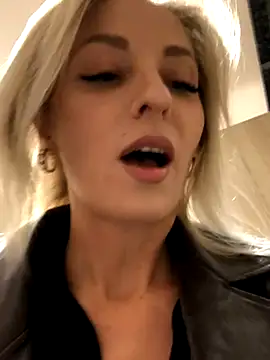 Snapshot of Diamond_Bunny_ chatting on October 5, 2025, 2:04 pm Diamond Bunny  online show from October 5, 2025, 2:04 pm