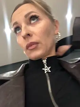 Snapshot of Diamond_Bunny_ chatting on October 23, 2025, 4:06 pm Diamond Bunny  online show from October 23, 2025, 4:06 pm