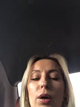 Snapshot of Diamond_Bunny_ chatting on October 25, 2025, 3:07 pm Diamond Bunny  online show from October 25, 2025, 3:07 pm