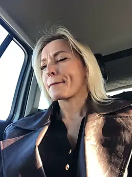 Snapshot of Diamond_Bunny_ chatting on November 1, 2025, 11:34 am Diamond Bunny online show from November 1, 2025, 11:34 am