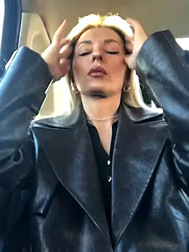 Snapshot of Diamond_Bunny_ chatting on November 7, 2025, 12:38 pm Diamond Bunny online show from November 7, 2025, 12:38 pm