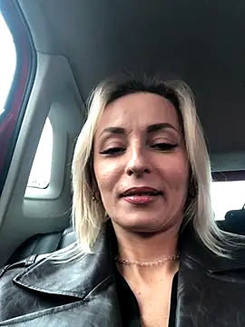 Snapshot of Diamond_Bunny_ chatting on November 9, 2025, 11:08 am Diamond Bunny online show from November 9, 2025, 11:08 am