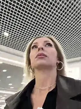 Snapshot of Diamond_Bunny_ chatting on November 13, 2025, 4:06 pm Diamond Bunny online show from November 13, 2025, 4:06 pm