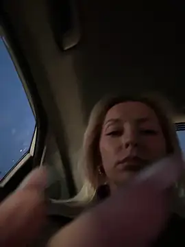 Snapshot of Diamond_Bunny_ chatting on November 17, 2025, 2:56 pm Diamond Bunny online show from November 17, 2025, 2:56 pm