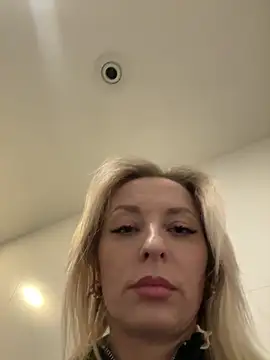 Snapshot of Diamond_Bunny_ chatting on November 19, 2025, 2:39 pm Diamond Bunny online show from November 19, 2025, 2:39 pm