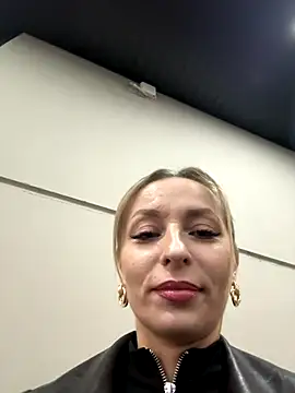 Snapshot of Diamond_Bunny_ chatting on November 20, 2025, 3:34 pm Diamond Bunny online show from November 20, 2025, 3:34 pm