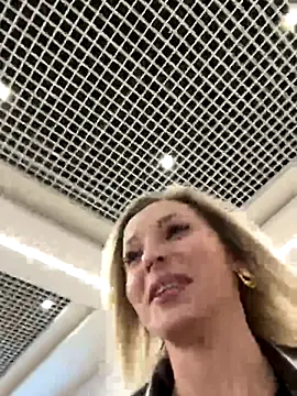 Snapshot of Diamond_Bunny_ chatting on December 2, 2025, 3:29 pm Diamond Bunny online show from December 2, 2025, 3:29 pm