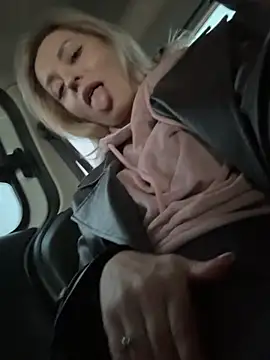 Snapshot of Diamond_Bunny_ chatting on January 11, 2026, 2:00 pm Diamond Bunny online show from January 11, 2026, 2:00 pm