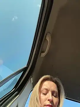 Snapshot of Diamond_Bunny_ chatting on February 20, 2026, 1:22 pm Diamond Bunny online show from February 20, 2026, 1:22 pm