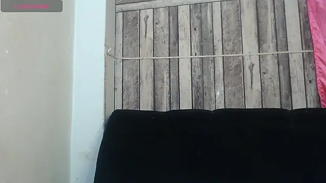 Snapshot of rosa_pretty chatting on December 5, 2025, 9:40 am rosa pretty online show from December 5, 2025, 9:40 am