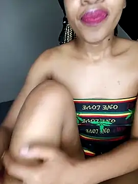 Snapshot of CocoSexyBabe chatting on February 22, 2025, 11:35 pm CocoSexyBabe online show from February 22, 2025, 11:35 pm