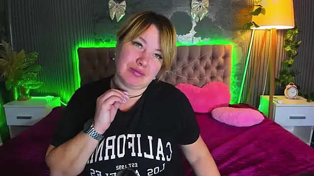 Snapshot of CurlyDreams chatting on February 14, 2026, 5:48 am CurlyDreams online show from February 14, 2026, 5:48 am