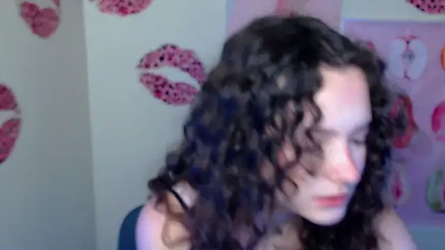 Snapshot of _SusieSu_ chatting on December 20, 2025, 7:43 pm SusieSu online show from December 20, 2025, 7:43 pm