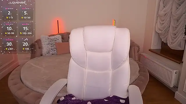 Snapshot of MagicLilu chatting on December 4, 2025, 8:50 pm MagicLilu online show from December 4, 2025, 8:50 pm