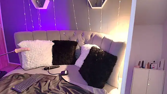 Tiffany sander online show from January 29, 2025, 10:43 pm