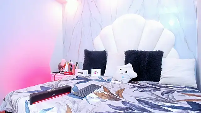 Tiffany sander online show from March 11, 2025, 3:26 am