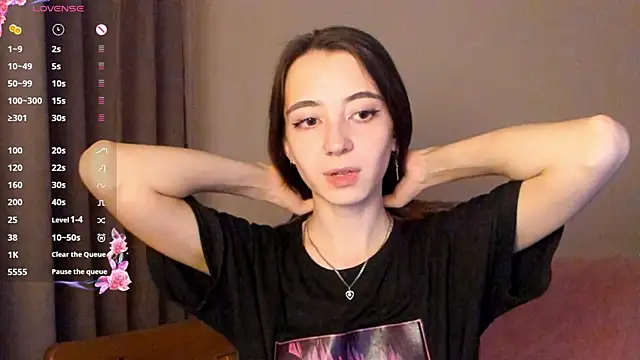 EvaBradley online show from October 16, 2025, 6:42 pm