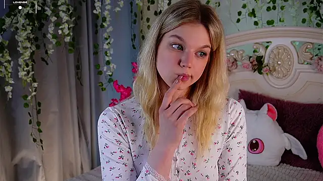 EdlinAlliston online show from October 22, 2025, 2:28 pm