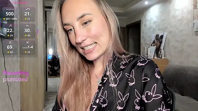 lady Nati online show from November 18, 2025, 2:43 pm