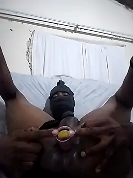 Snapshot of hugecrksam chatting on March 7, 2026, 7:55 pm hugecrksam online show from March 7, 2026, 7:55 pm