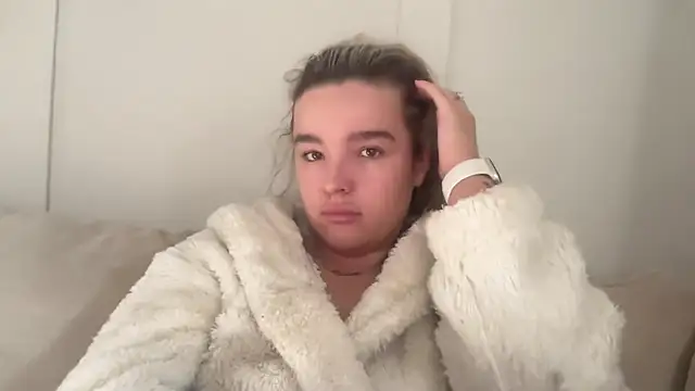 Snapshot of maisiesmithx chatting on November 17, 2025, 10:21 am maisiesmithx online show from November 17, 2025, 10:21 am