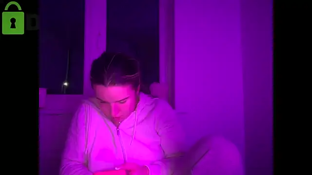 Snapshot of maisiesmithx chatting on February 7, 2026, 10:24 pm maisiesmithx online show from February 7, 2026, 10:24 pm