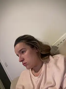 Snapshot of maisiesmithx chatting on February 17, 2026, 11:00 pm maisiesmithx online show from February 17, 2026, 11:00 pm