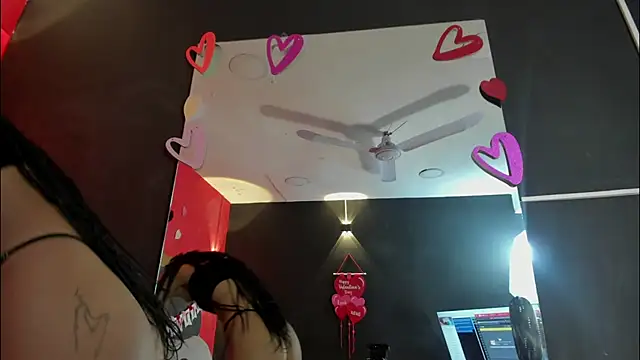 YayaHilton online show from February 18, 2026, 4:08 am