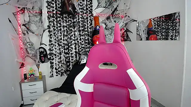 Snapshot of Leonard_Price chatting on October 16, 2025, 1:28 am Leonard Price online show from October 16, 2025, 1:28 am