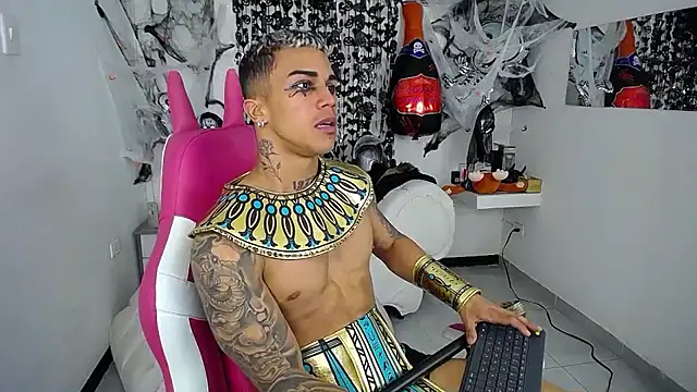 Snapshot of Leonard_Price chatting on October 21, 2025, 7:42 am Leonard Price online show from October 21, 2025, 7:42 am