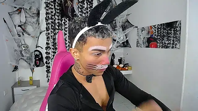 Snapshot of Leonard_Price chatting on October 24, 2025, 3:25 am Leonard Price online show from October 24, 2025, 3:25 am