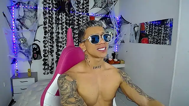 Snapshot of Leonard_Price chatting on October 28, 2025, 2:15 am Leonard Price online show from October 28, 2025, 2:15 am