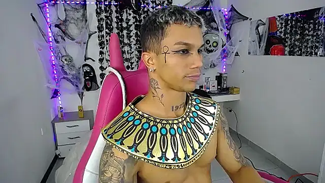 Snapshot of Leonard_Price chatting on October 31, 2025, 2:56 am Leonard Price online show from October 31, 2025, 2:56 am