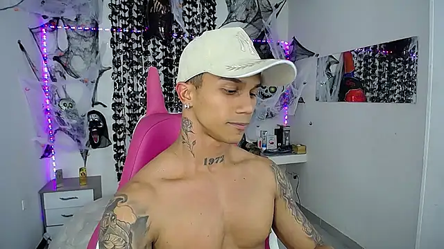 Snapshot of Leonard_Price chatting on November 2, 2025, 3:53 am Leonard Price online show from November 2, 2025, 3:53 am