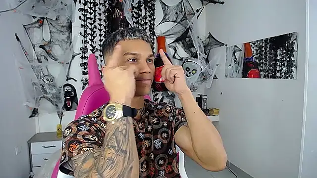 Snapshot of Leonard_Price chatting on November 7, 2025, 5:18 am Leonard Price online show from November 7, 2025, 5:18 am