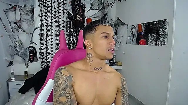 Snapshot of Leonard_Price chatting on November 10, 2025, 7:51 am Leonard Price online show from November 10, 2025, 7:51 am