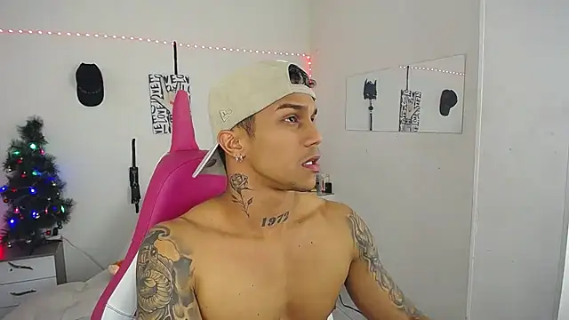 Snapshot of Leonard_Price chatting on November 30, 2025, 2:48 am Leonard Price online show from November 30, 2025, 2:48 am