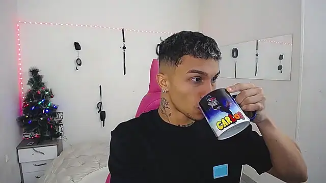 Snapshot of Leonard_Price chatting on December 4, 2025, 3:10 pm Leonard Price online show from December 4, 2025, 3:10 pm