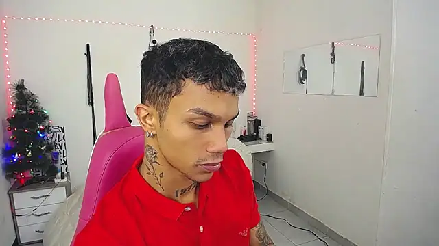 Snapshot of Leonard_Price chatting on December 20, 2025, 2:02 pm Leonard Price online show from December 20, 2025, 2:02 pm