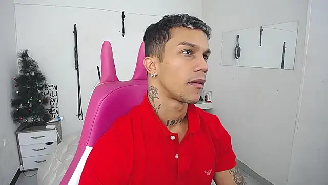 Snapshot of Leonard_Price chatting on December 21, 2025, 3:52 pm Leonard Price online show from December 21, 2025, 3:52 pm